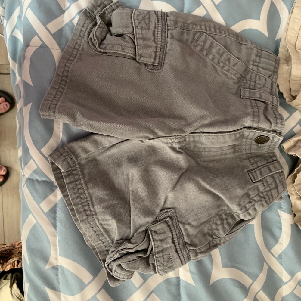 5 pairs of khaki shorts